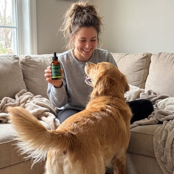 Proprietaria con il suo cane